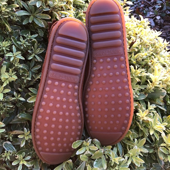 TU Minnetonka big kids moccasins size 4, women’s 6 - Picture 4 of 6
